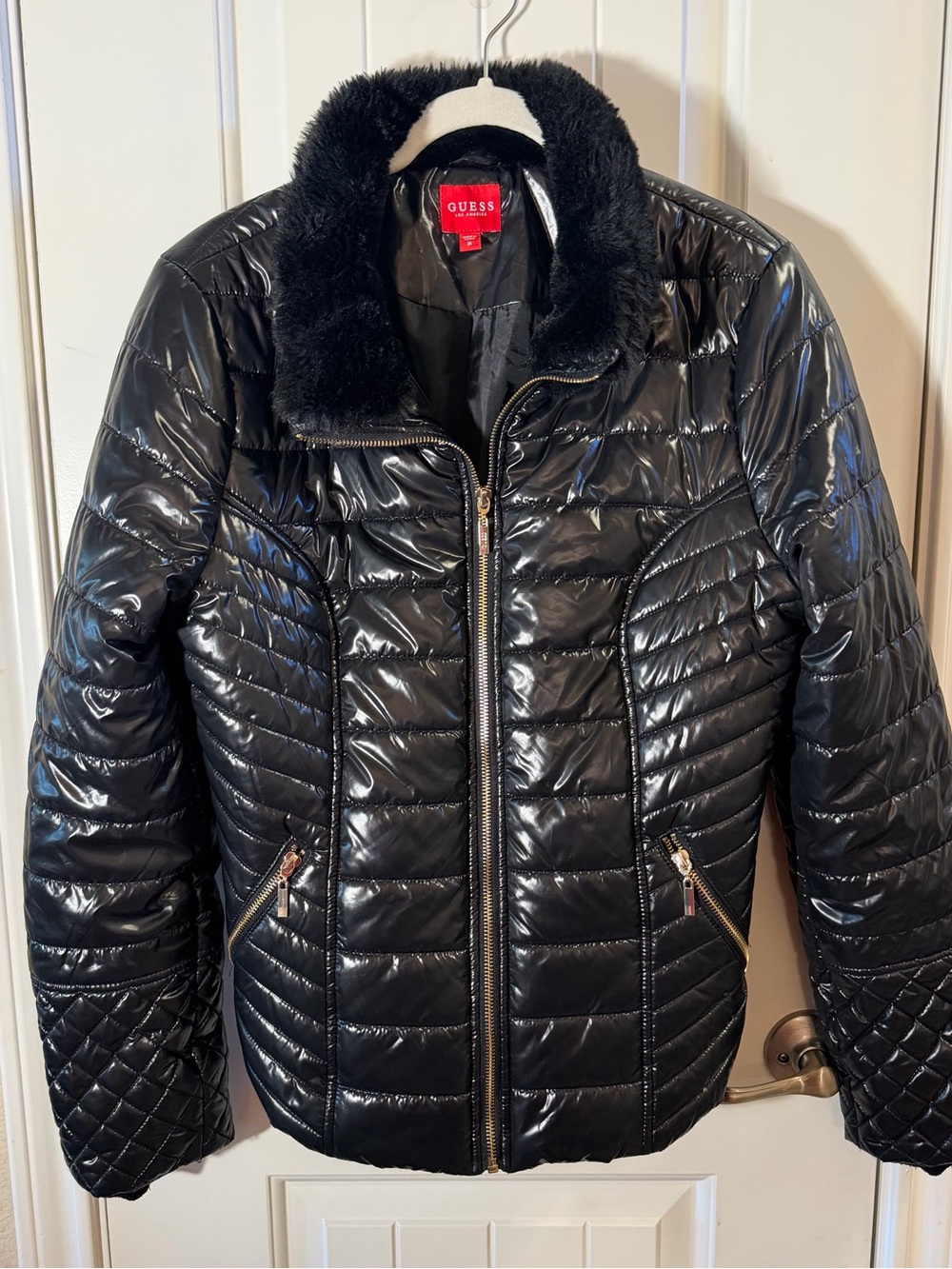 GUESS Black Quilted Puffer Jacket Faux Fur Collar Gold Zip Quilted Women’s M
